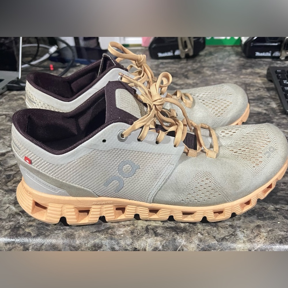 On Cloud Womens Running Shoe